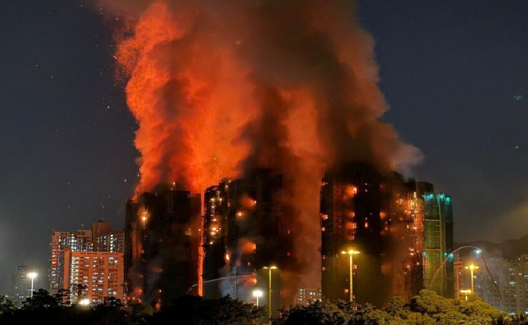 Subió a 128 la cifra de muertos en Hong Kong: nuevas imágenes muestran la velocidad con la que se propagó el incendio