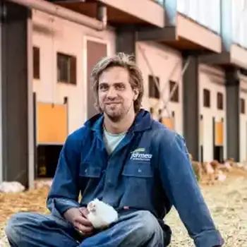 Boerderijportret Johan Leenders - Swifterband - Oranjehoen kip pakket kopen bij de boer - www.vleeskopenbijdeboer.nl