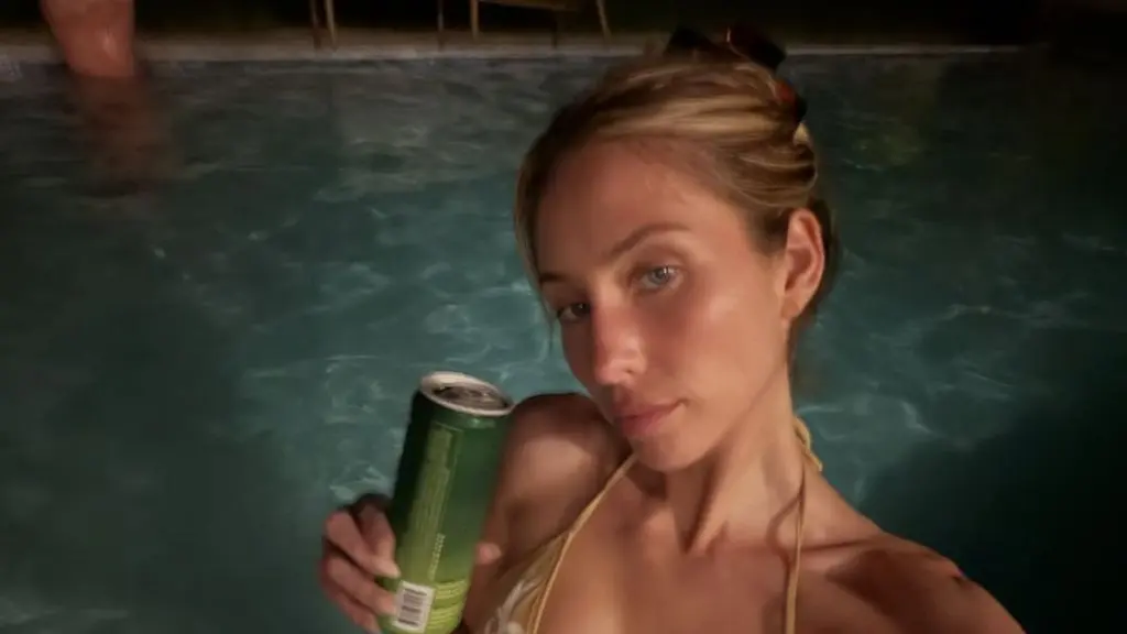 Alix Earle stuns în costum de baie îndrăzneală la Sports Illustrated Runway