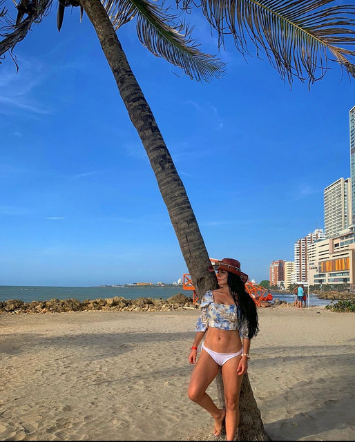 VALENTINA-GOMEZ-35