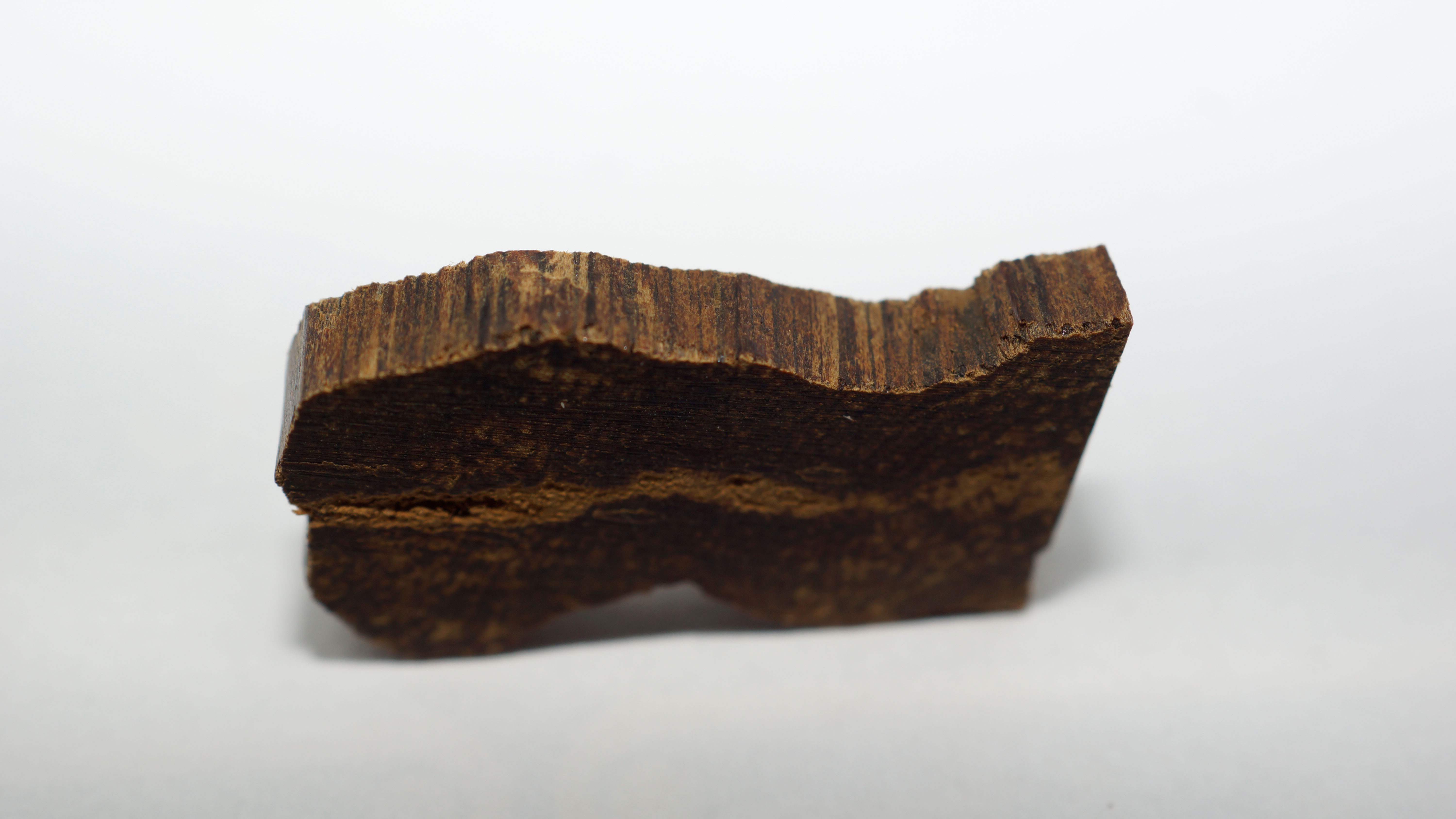 [Ouddict.com] Oud Wood