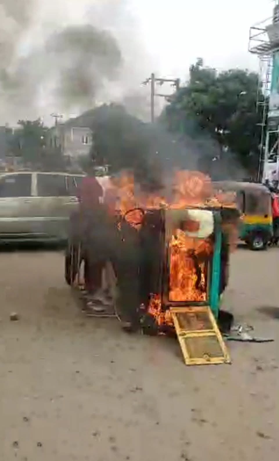 Residents of Zololo Junction reacting to the incident