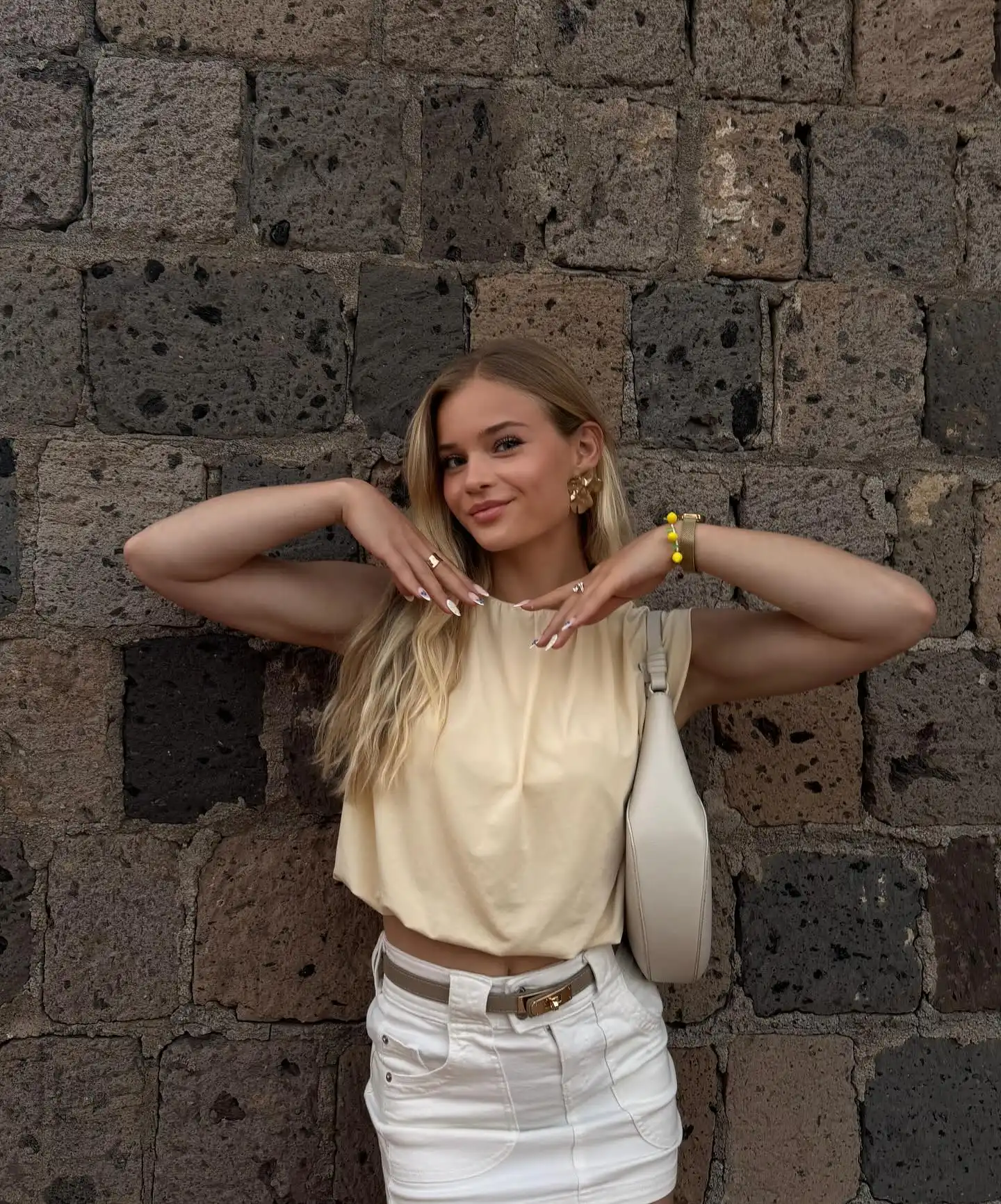 Veronika-Miller-Wallpapers-Insta-Sport-Bio-3