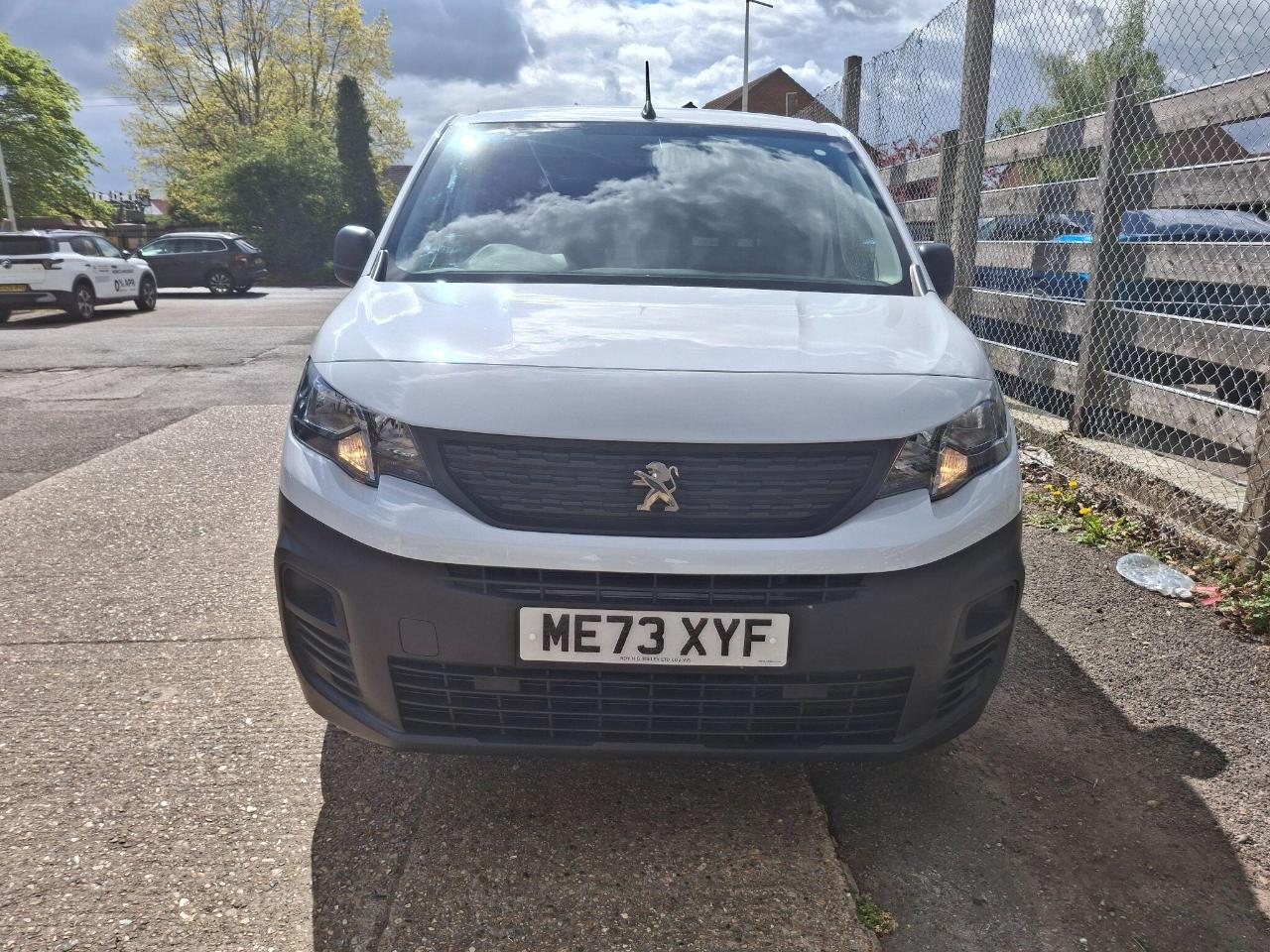 2024 PEUGEOT PARTNER 1.5 BLUEHDI 1000 PROFESSIONAL PREMIUM STANDARD P ME73XYF WHITE 35,374 MILES 2024... photo