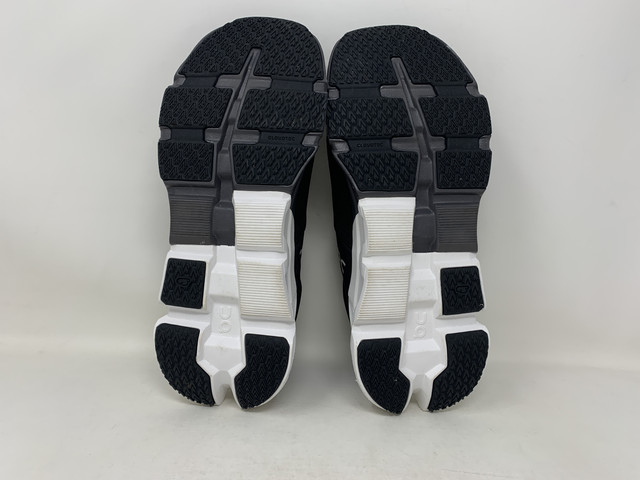 Men's On Cloudflyer 5, Black/White, 8.5 D Medium US detailed image 5