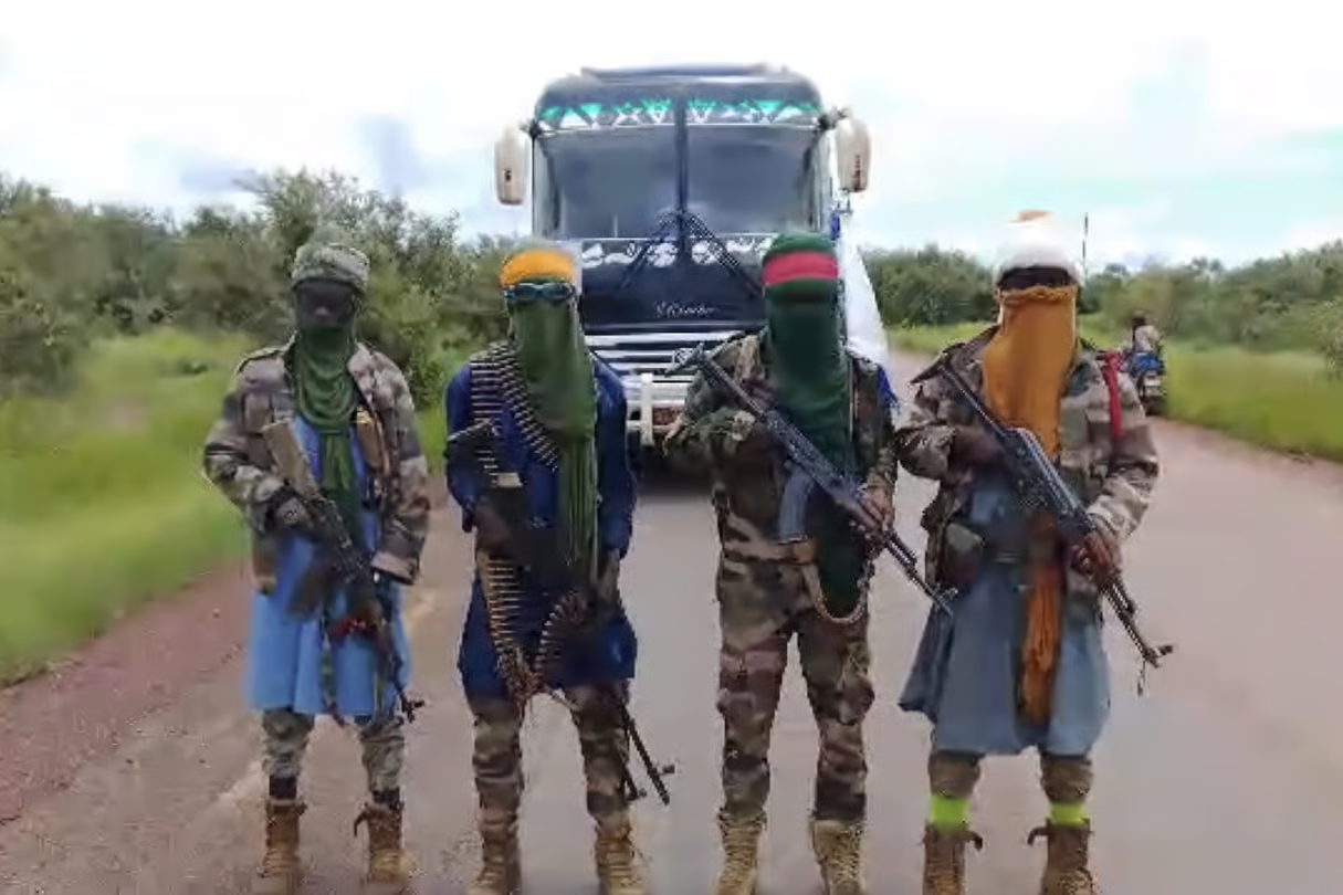 Illustration - Mali : le blocus du JNIM sur Bamako entre dans sa troisième semaine; 2,7 millions d'habitants, des routes coupées et des camions qui brûlent