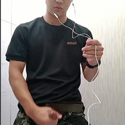 兵哥在厕所射精