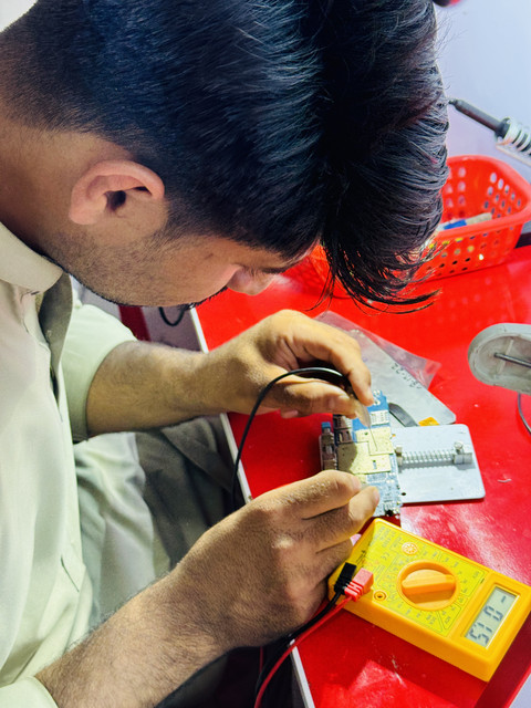 Mobile Repairing Course i Smart Training Institute (12).jpg