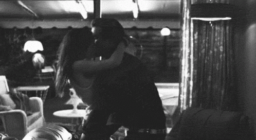 kissing-couple.gif
