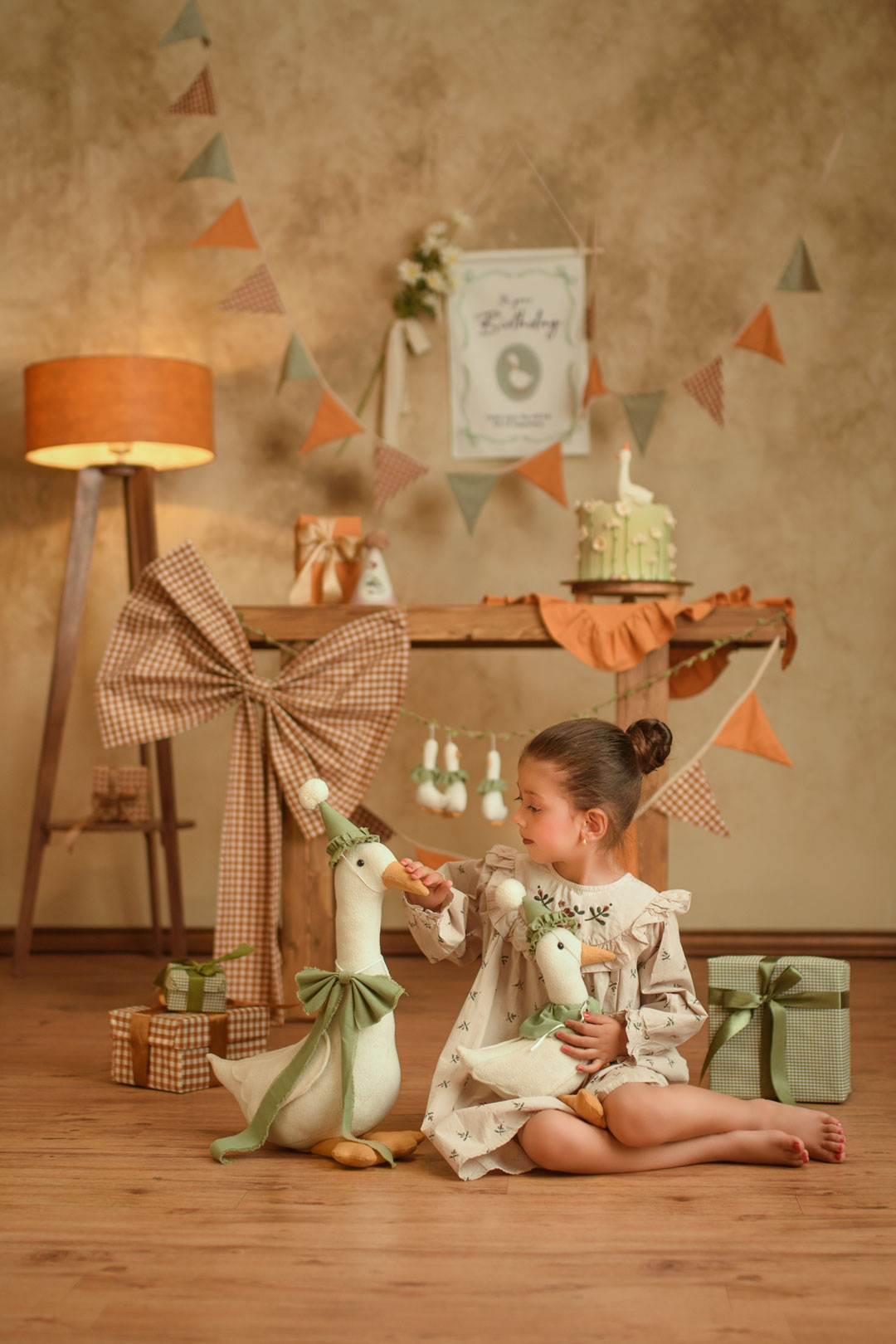 عکاسی کودک مشهد - فضای داخلی مینیمال در آتلیه کودک نویسا