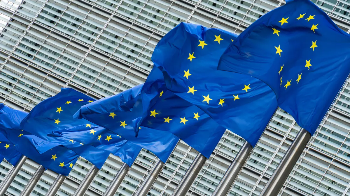 EU Exempts Smartwatches from Replaceable Battery Mandate
