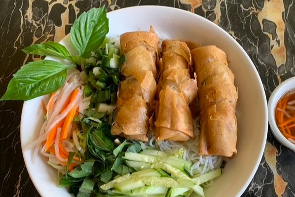 Spring-Rolls-on-Rice-Vermicelli
