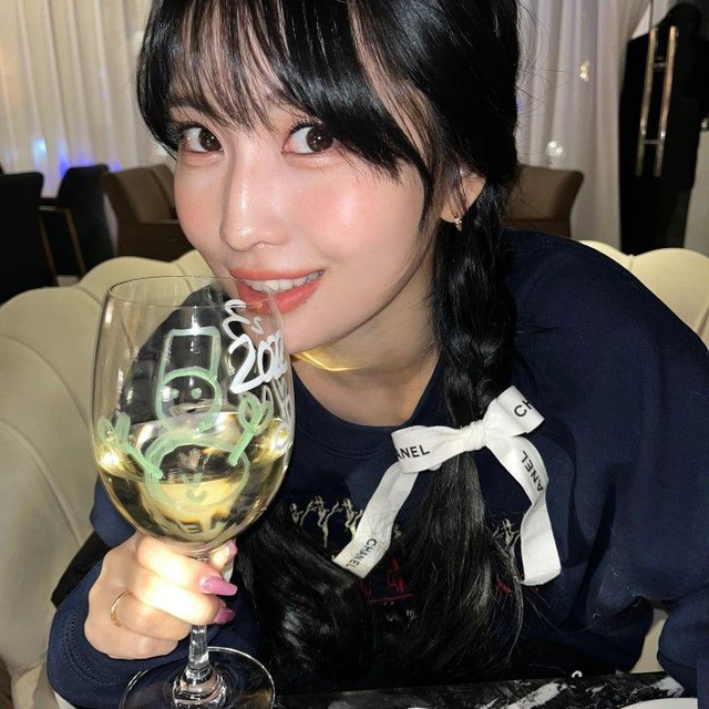 Momo-Instagram-Update