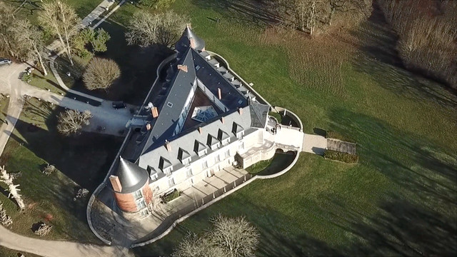 Ch-teau-de-Ronqueux-01