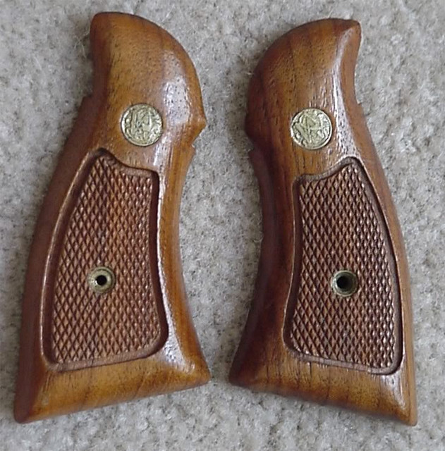 SWM58 Grips Front