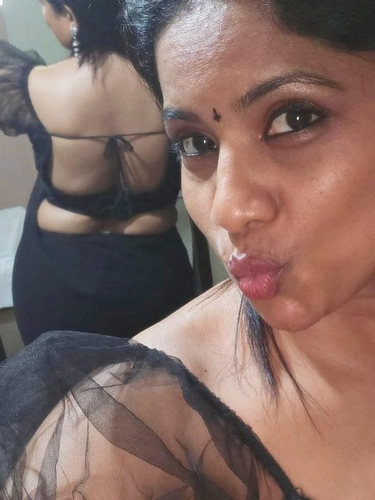 Desi Bhabi in Saree