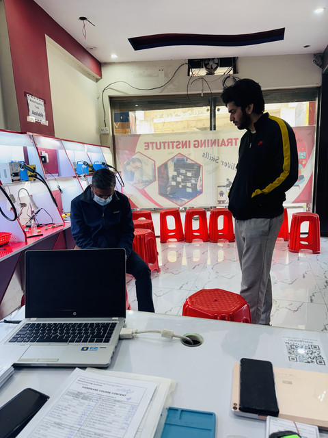Mobile Repairing Course i Smart Training Institute (37).jpg