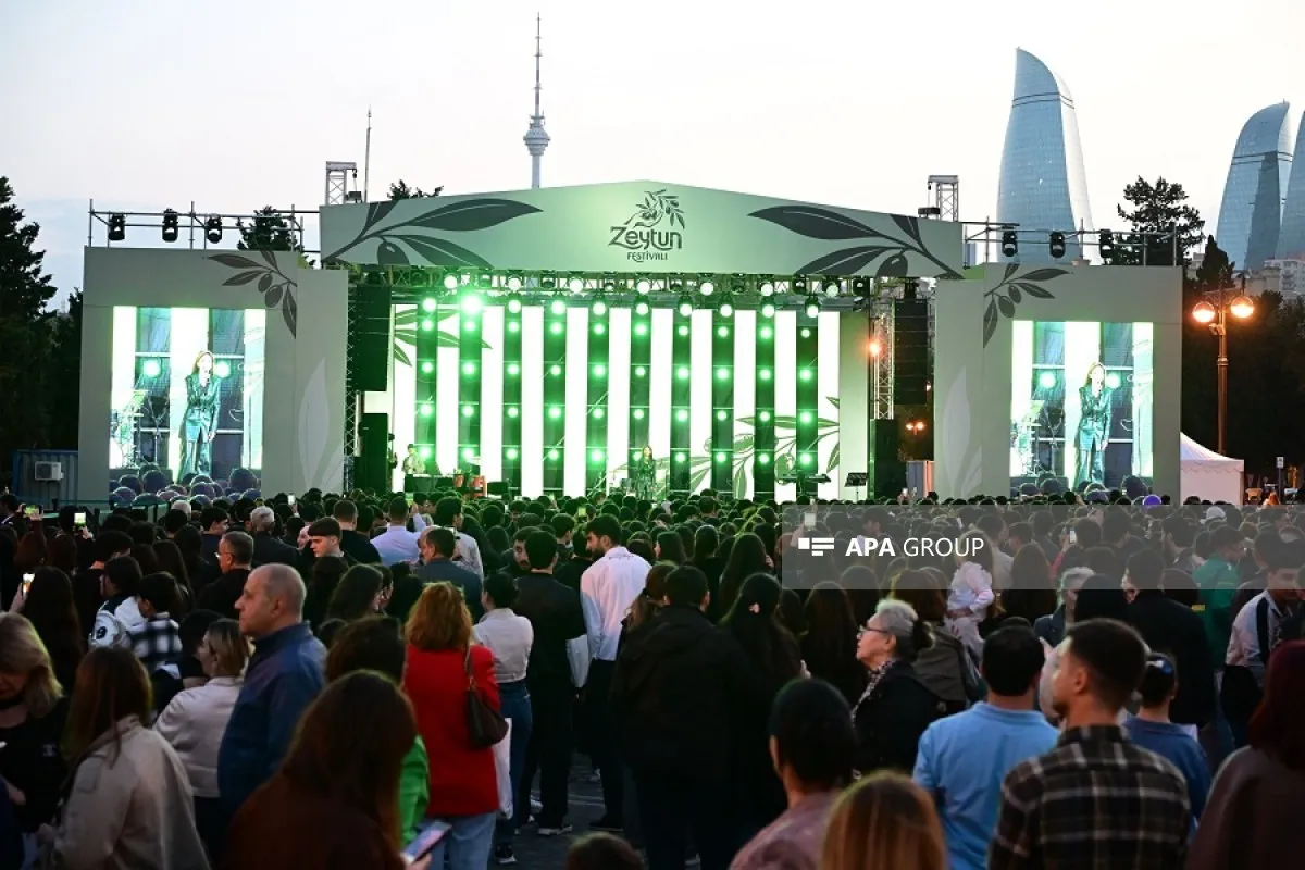 Bakı bulvarında Zeytun Festivalı çərçivəsində estrada ulduzları konsert proqramı ilə çıxış ediblər