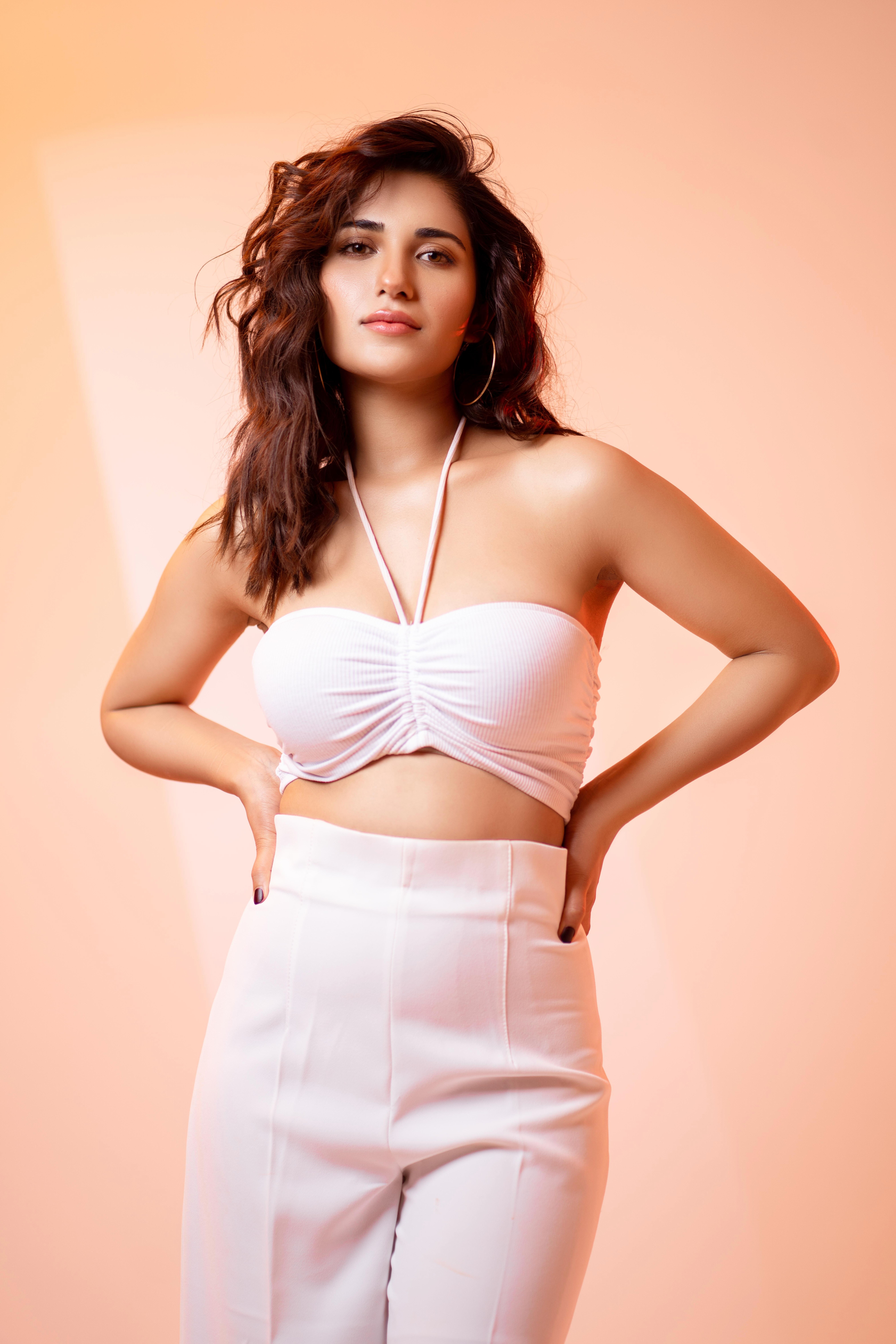 ruhani-sharma-141d35.jpg