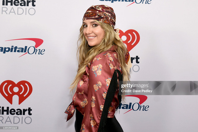 Lainey Wilson6.jpg