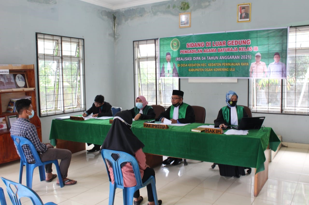 Proses Persidangan di Luar Gedung