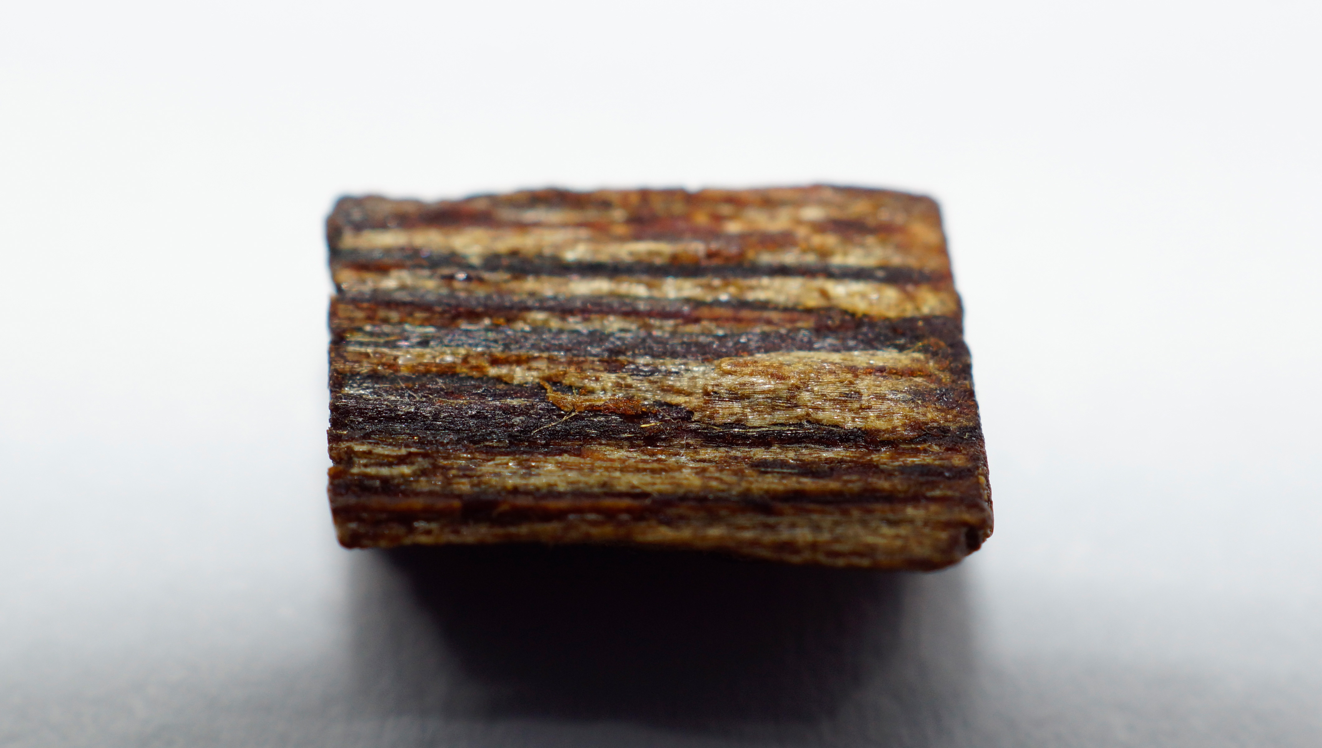 [Ouddict.com] Oud Wood