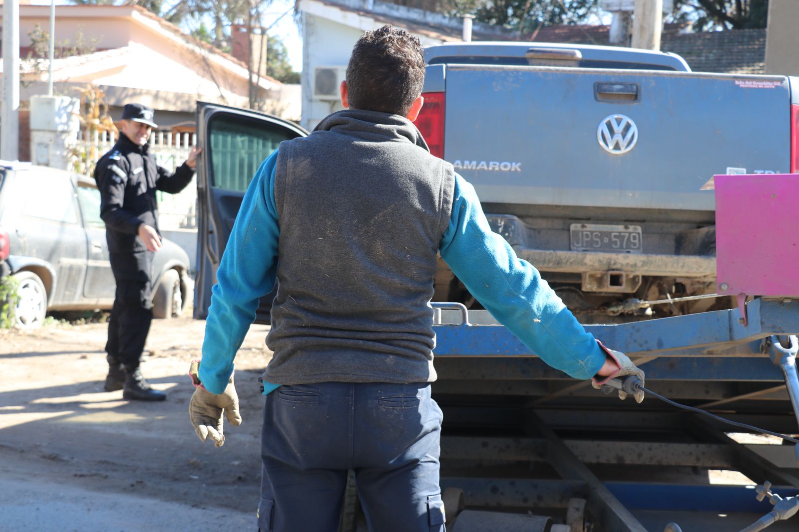 Seguridad: comenzaron a remover vehículos en desuso en las comisarías de La Capital
