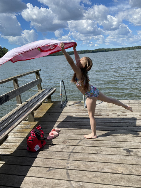 2-D15-C977-9-B4-E-405-A-8402-50693708-D9