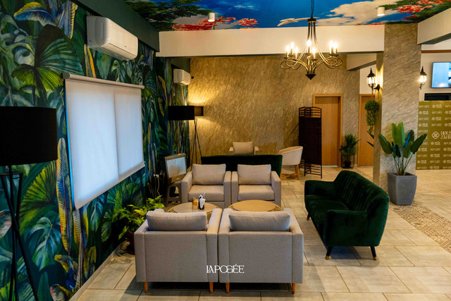 Lounge Bar