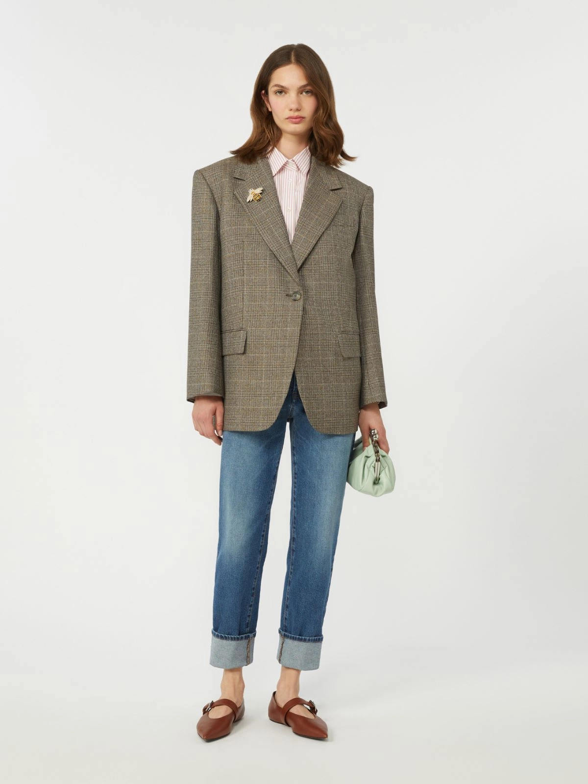 Blazer sartoriale Weekend Max Mara primavera 2026 Blazer sartoriale con jeans dritti e camicia a righe tra i capi basic primavera 2026