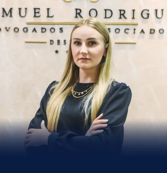 Marina Krull — Advogada Associada
