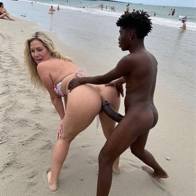 young-balck-M-fucks-on-beach