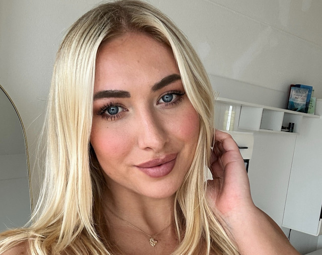 Amanda-Ries-Wallpapers-Insta-Fit-Bio-3.jpg