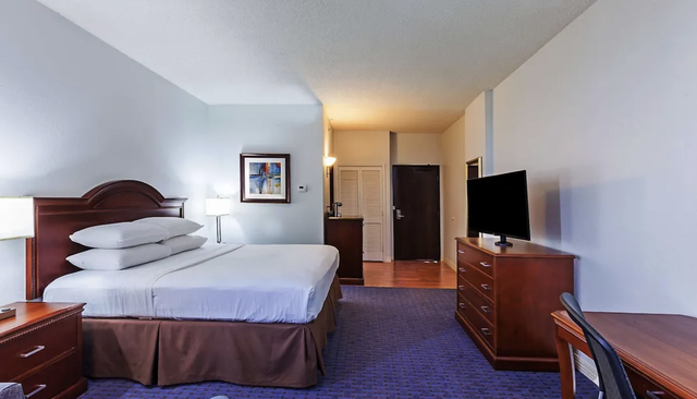 Hilton Waco on University screen 26