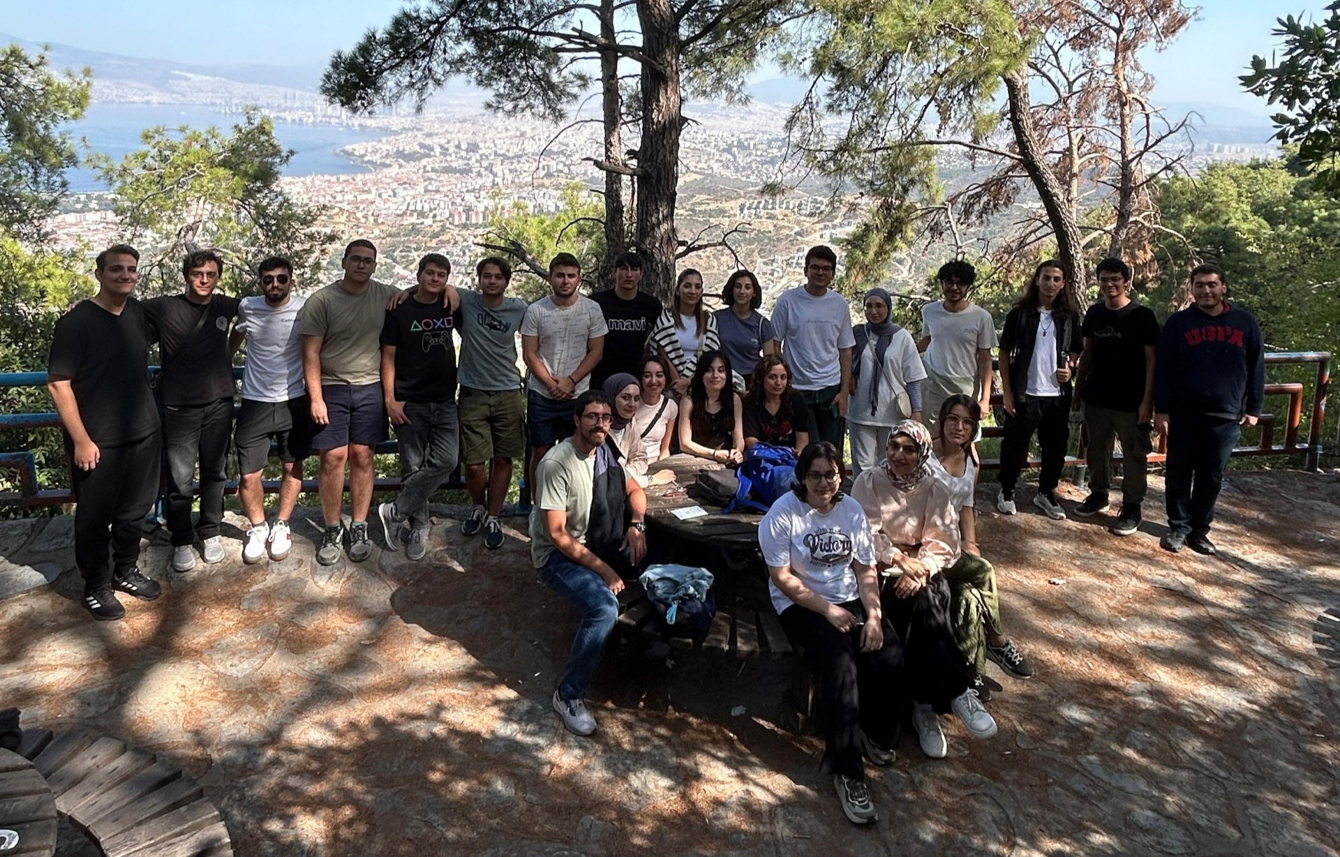 Düşün Bilim Sanat Topluluk Fotoğrafı