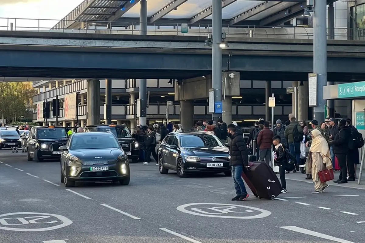 Tarifele de debarcare pentru aeroporturile din Marea Britanie cresc cu o treime