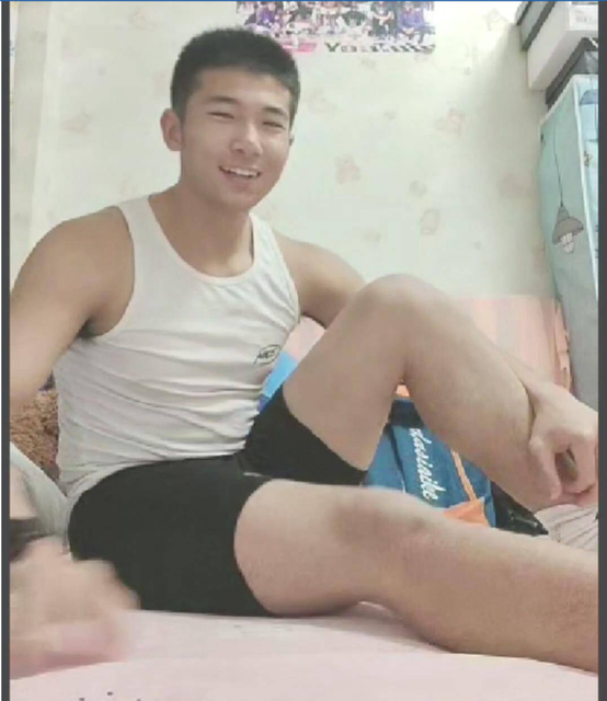 h78大学体育生短发帅哥专访