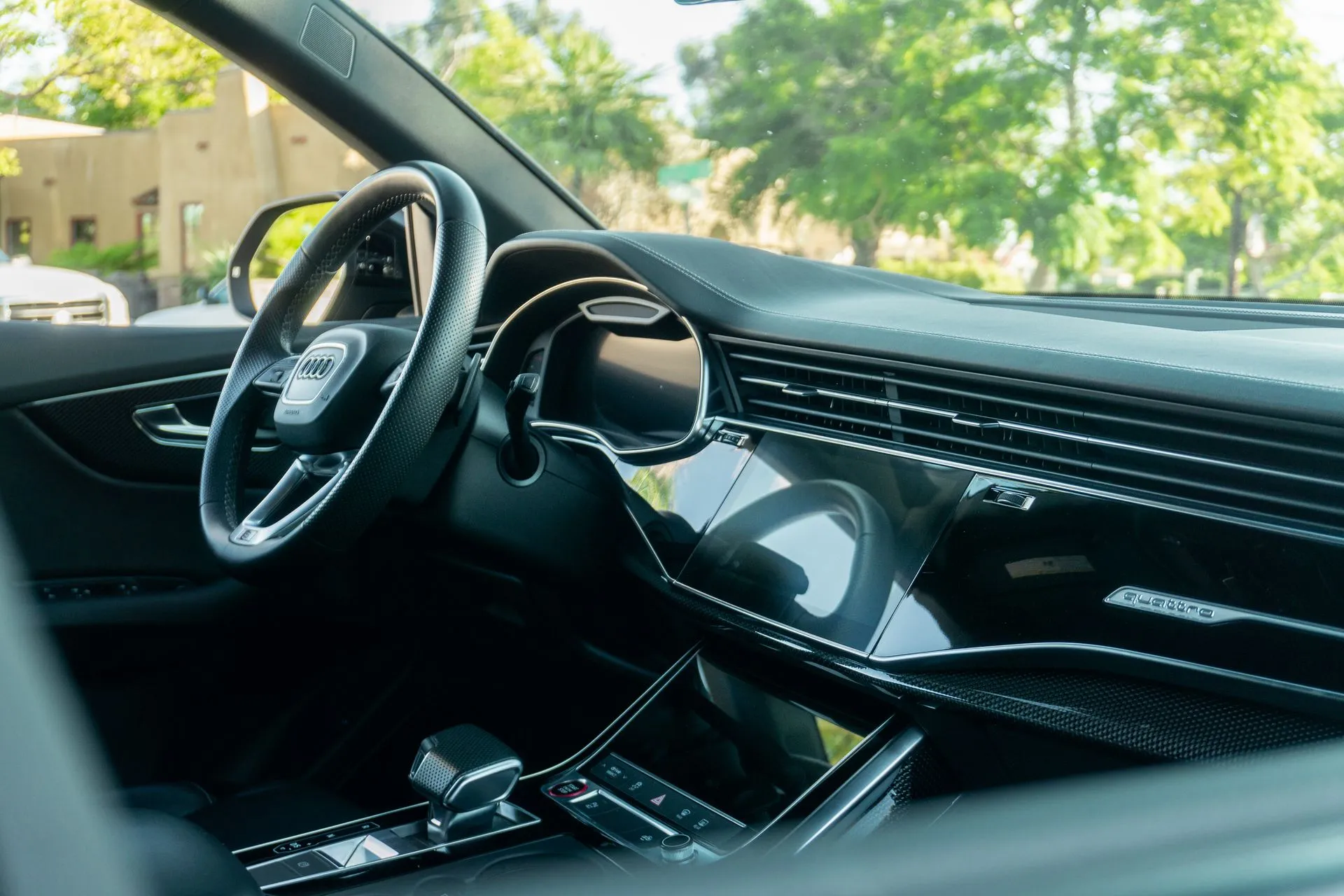 Audi SQ8 photo 8