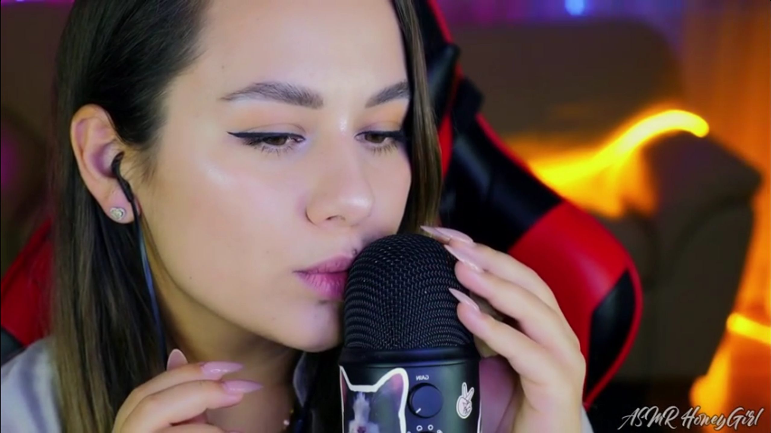 Mic Licking & MouthSounds [ HoneyGirl ]