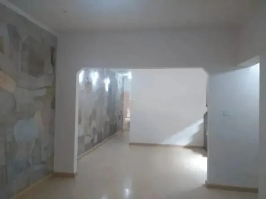 Casa à venda com 193m², 5 quartos, 1 suíte e 3 vagas em Vila Barreto