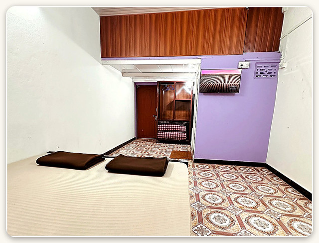Room 3 King — bed with AC