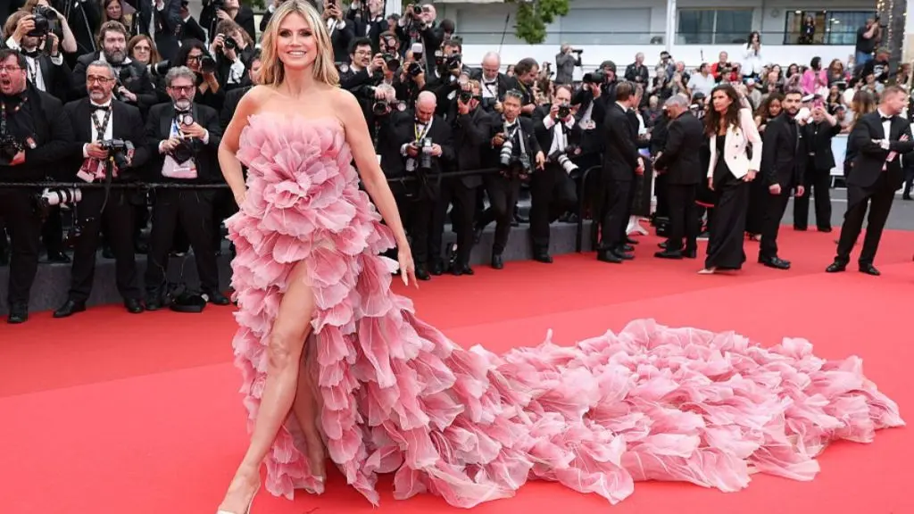 Heidi Klum Sizzles on Project Runway Ramp