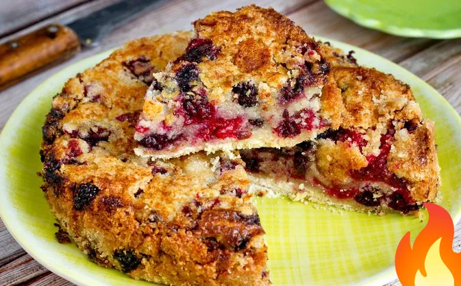 Постер Манный насыпной пирог с ягодами