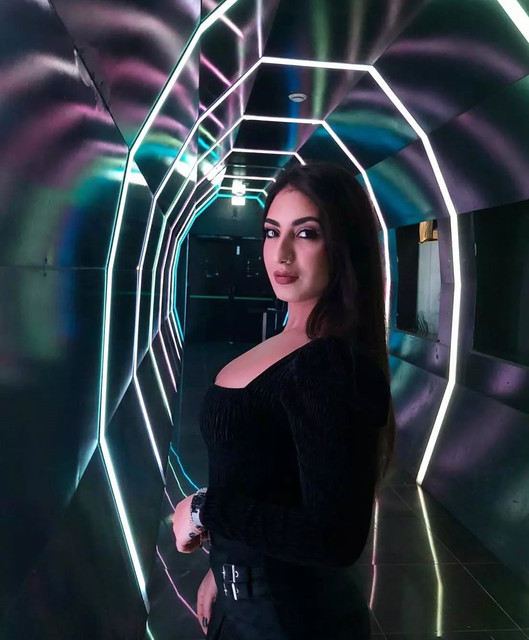 Francesca-Lippolis-Wallpapers-Insta-Fit-Bio-2.jpg