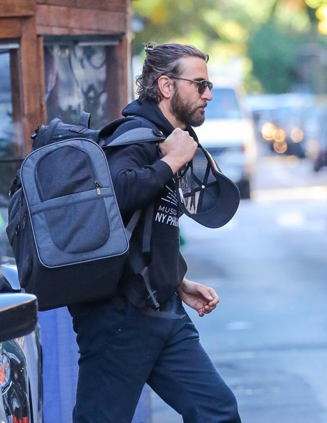 La modelo estuvo acompañada por su novio, Bradley Cooper.Spartano / CUADRÍCULA TRASERA