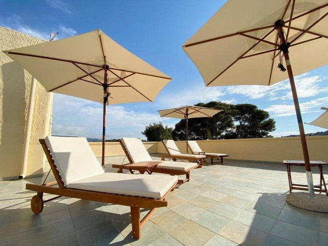 Terrace sunbeds wide