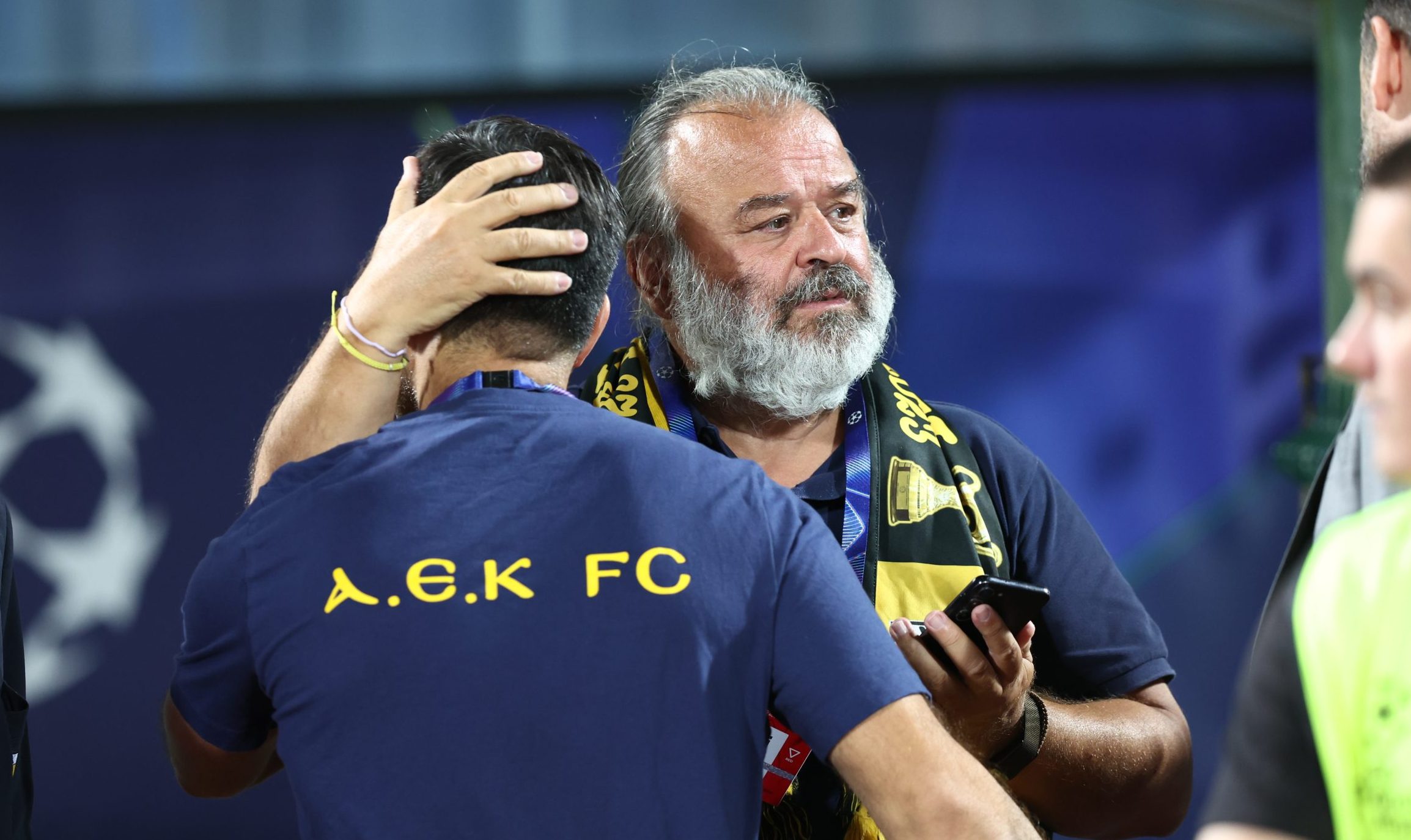 Ο Μάριος Ηλιόπουλος και η Σόφια στη Σόφια για τον αγώνα της ΑΕΚάρας (VIDEO)