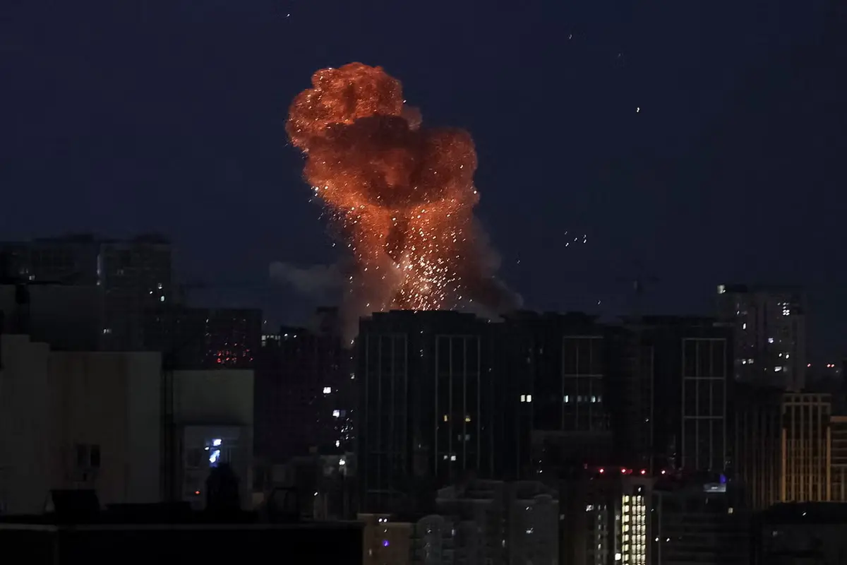 Russian Ballistic Missiles Strike Kyiv Following Zelensky’s Warning