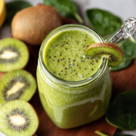 Kiwi Spinach Smoothie: Bright Vitamin-Packed Green Boost!