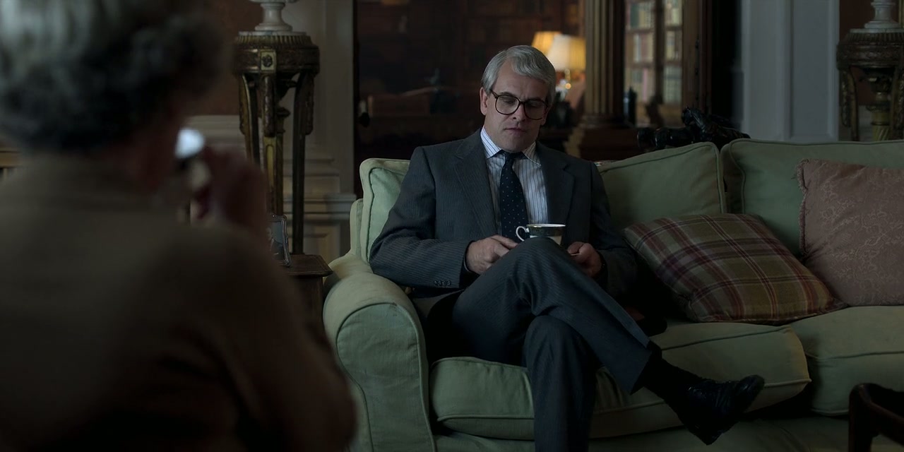 The Crown Screenshot